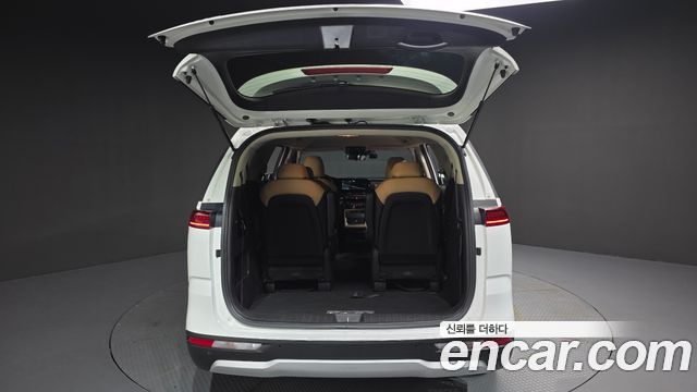 Kia Canival 2023 — photo 19