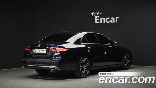 Mercedes-Benz E-Class 2022 — photo 2