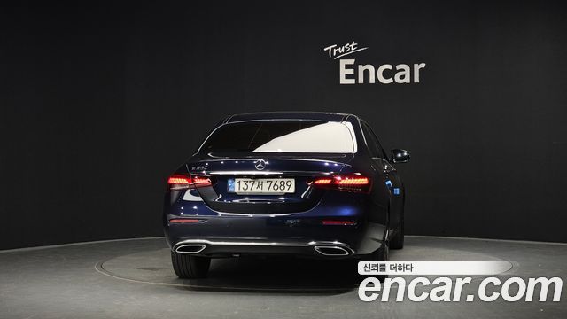 Mercedes-Benz E-Class 2022 — photo 4
