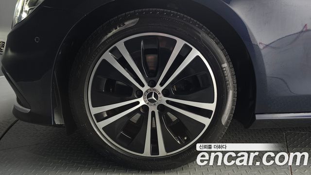 Mercedes-Benz E-Class 2022 — photo 5