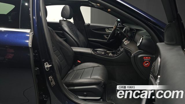 Mercedes-Benz E-Class 2022 — photo 10