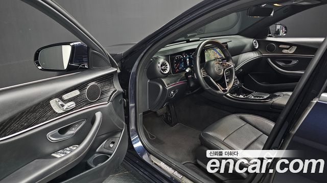 Mercedes-Benz E-Class 2022 — photo 11