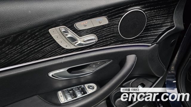 Mercedes-Benz E-Class 2022 — photo 18