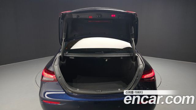 Mercedes-Benz E-Class 2022 — photo 20
