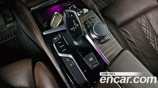 BMW 5-Series 2018 — photo 12