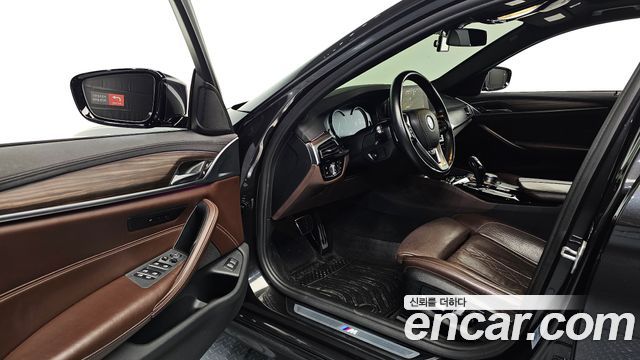 BMW 5-Series 2018 — photo 13