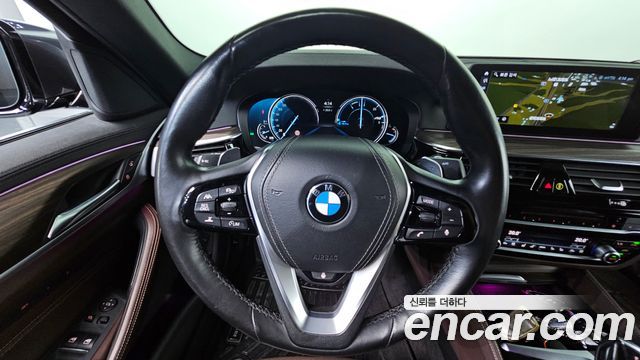 BMW 5-Series 2018 — photo 17