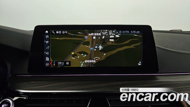 BMW 5-Series 2018 — photo 18