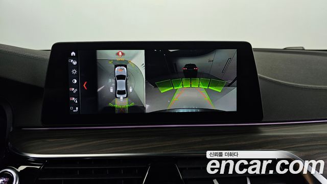 BMW 5-Series 2018 — photo 19