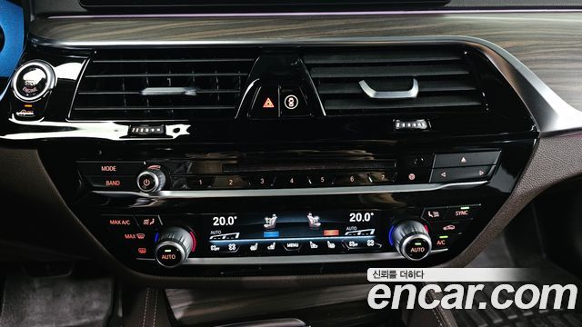 BMW 5-Series 2018 — photo 21