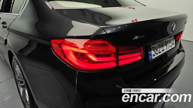 BMW 5-Series 2018 — photo 9