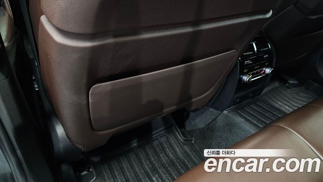 BMW 5-Series 2018 — photo 35