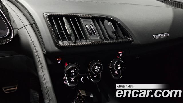 Audi R8 2021 — photo 24