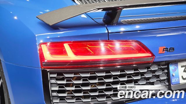 Audi R8 2021 — photo 9