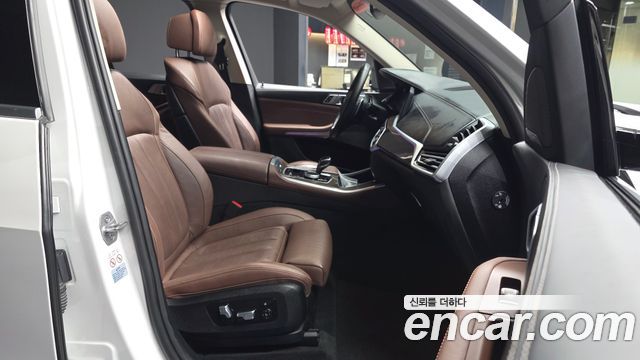 BMW X5 2021 — photo 17