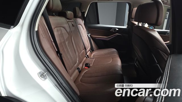 BMW X5 2021 — photo 18