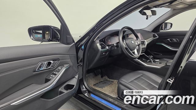 BMW 3-Series 2020 — photo 10