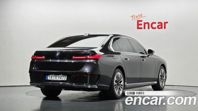 BMW 7-Series 2023 — photo 2