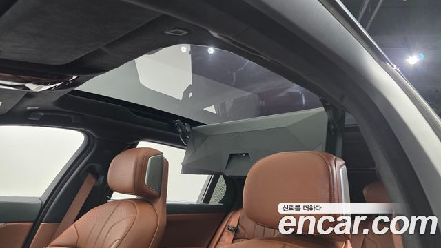 BMW 7-Series 2023 — photo 25