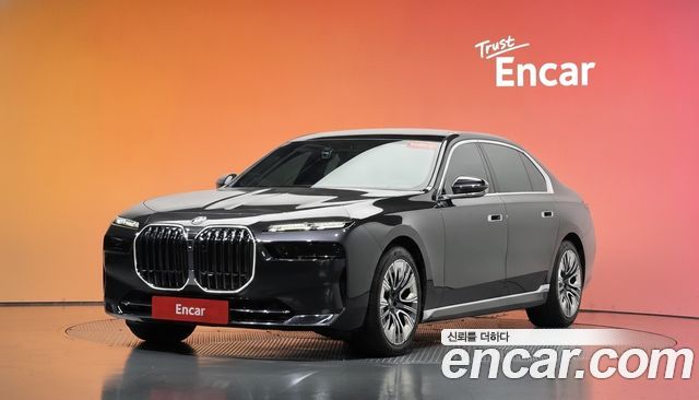 BMW 7-Series 2023 — photo 1