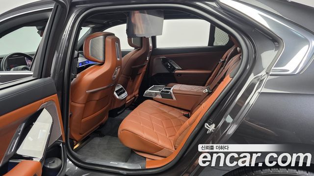 BMW 7-Series 2023 — photo 16
