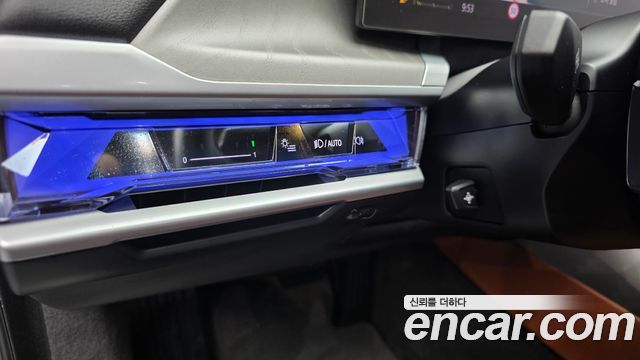 BMW 7-Series 2023 — photo 35
