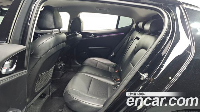 Kia Stinger 2018 — photo 11