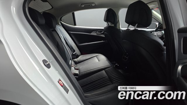 Genesis G70 2020 — photo 17