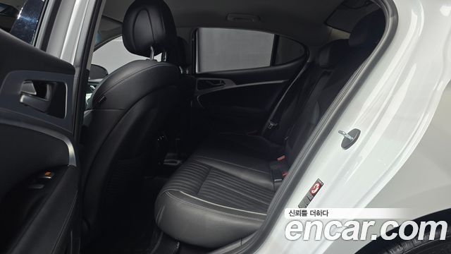 Genesis G70 2020 — photo 18