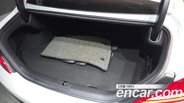 Genesis G70 2020 — photo 34