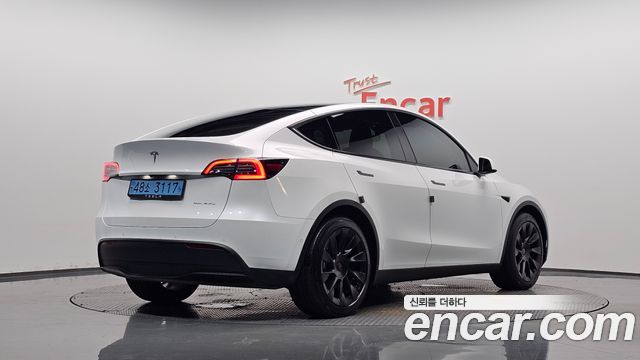 Tesla Model Y 2021 — photo 2