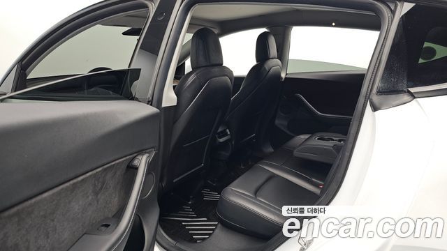 Tesla Model Y 2021 — photo 17