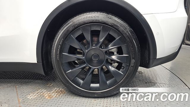 Tesla Model Y 2021 — photo 7