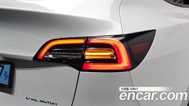 Tesla Model Y 2021 — photo 9