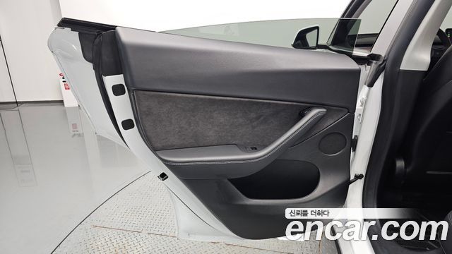 Tesla Model Y 2021 — photo 15