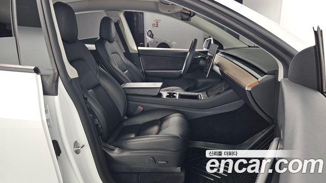Tesla Model Y 2021 — photo 16