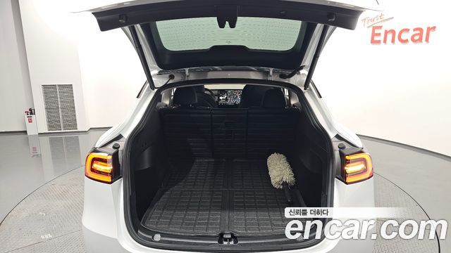 Tesla Model Y 2021 — photo 32
