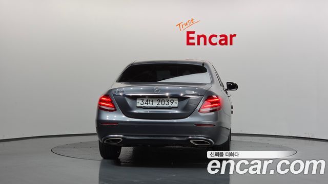 Mercedes-Benz E-Class 2017 — photo 4