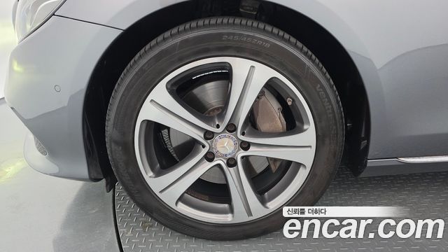 Mercedes-Benz E-Class 2017 — photo 5