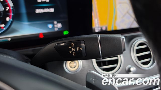 Mercedes-Benz E-Class 2017 — photo 12