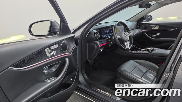 Mercedes-Benz E-Class 2017 — photo 13