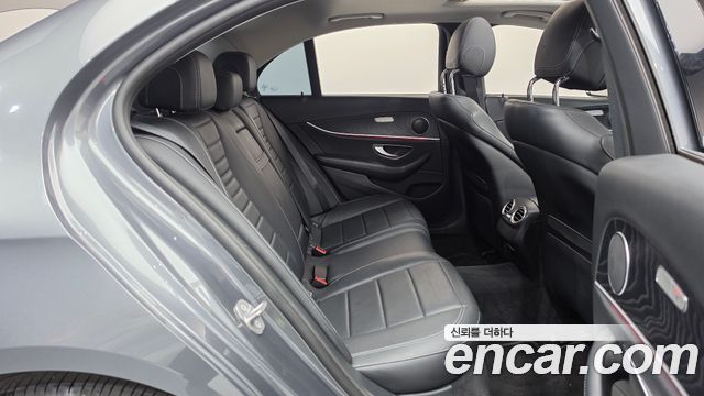 Mercedes-Benz E-Class 2017 — photo 17