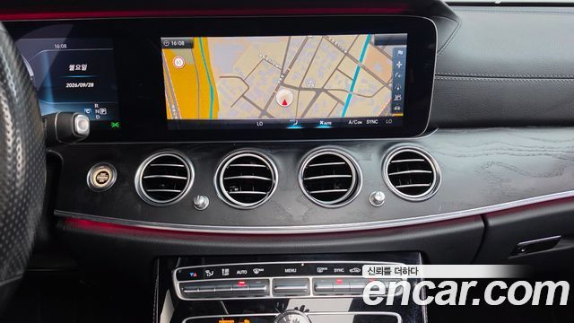Mercedes-Benz E-Class 2017 — photo 18
