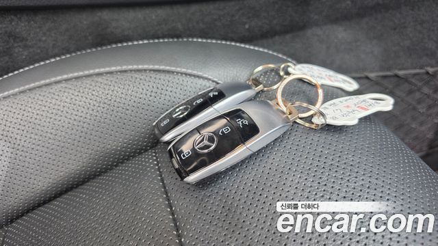 Mercedes-Benz E-Class 2017 — photo 21