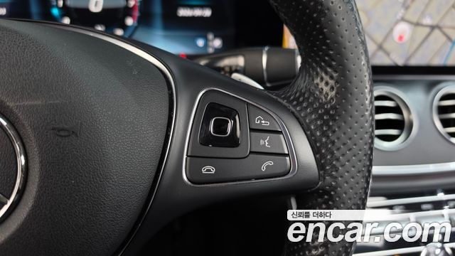 Mercedes-Benz E-Class 2017 — photo 23