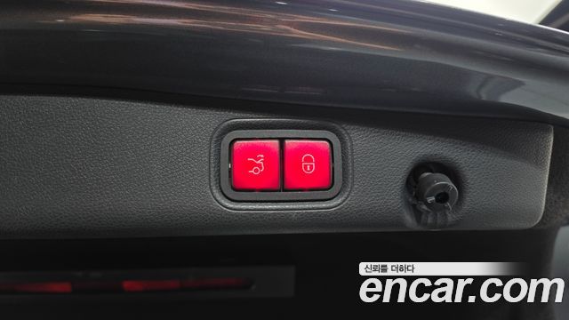 Mercedes-Benz E-Class 2017 — photo 25