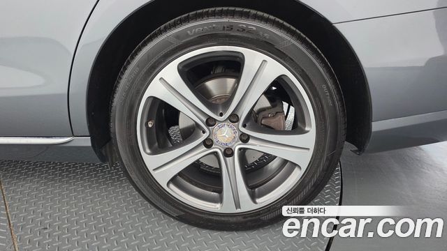 Mercedes-Benz E-Class 2017 — photo 7