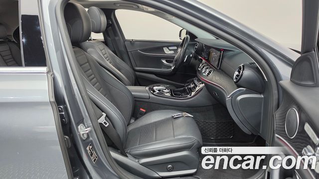 Mercedes-Benz E-Class 2017 — photo 16