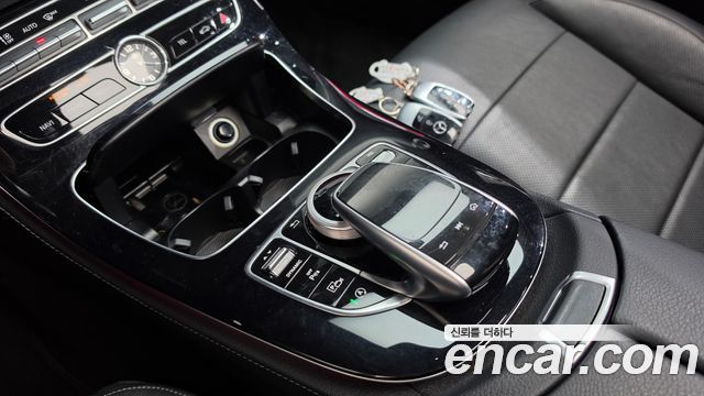 Mercedes-Benz E-Class 2017 — photo 27