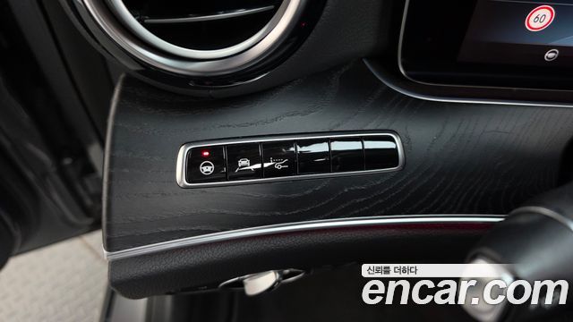Mercedes-Benz E-Class 2017 — photo 40